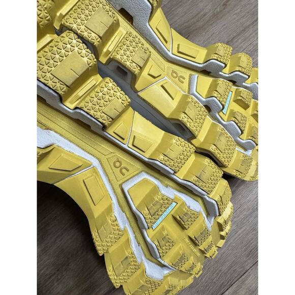 Mint! ON Cloud Cloudventure Waterproof Yellow/Pearl Women's Sz 8.5 *SMALL FIT** - Picture 8 of 10